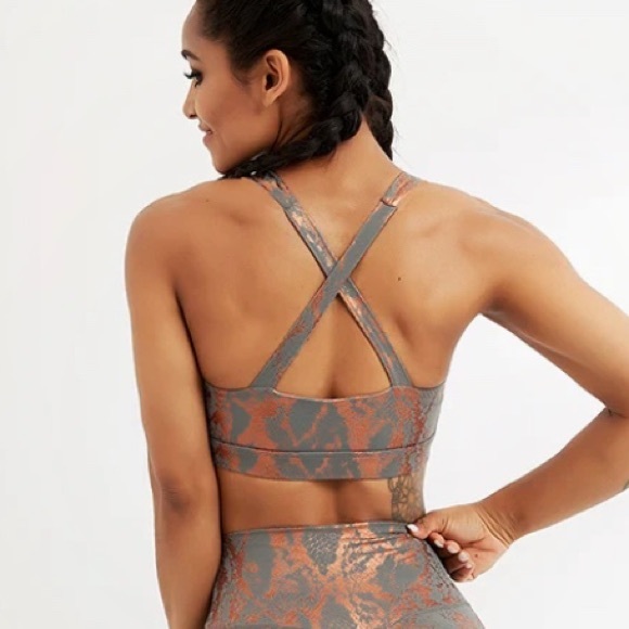 NWOT Metallic Snake Print Sports Bra - Picture 8 of 8